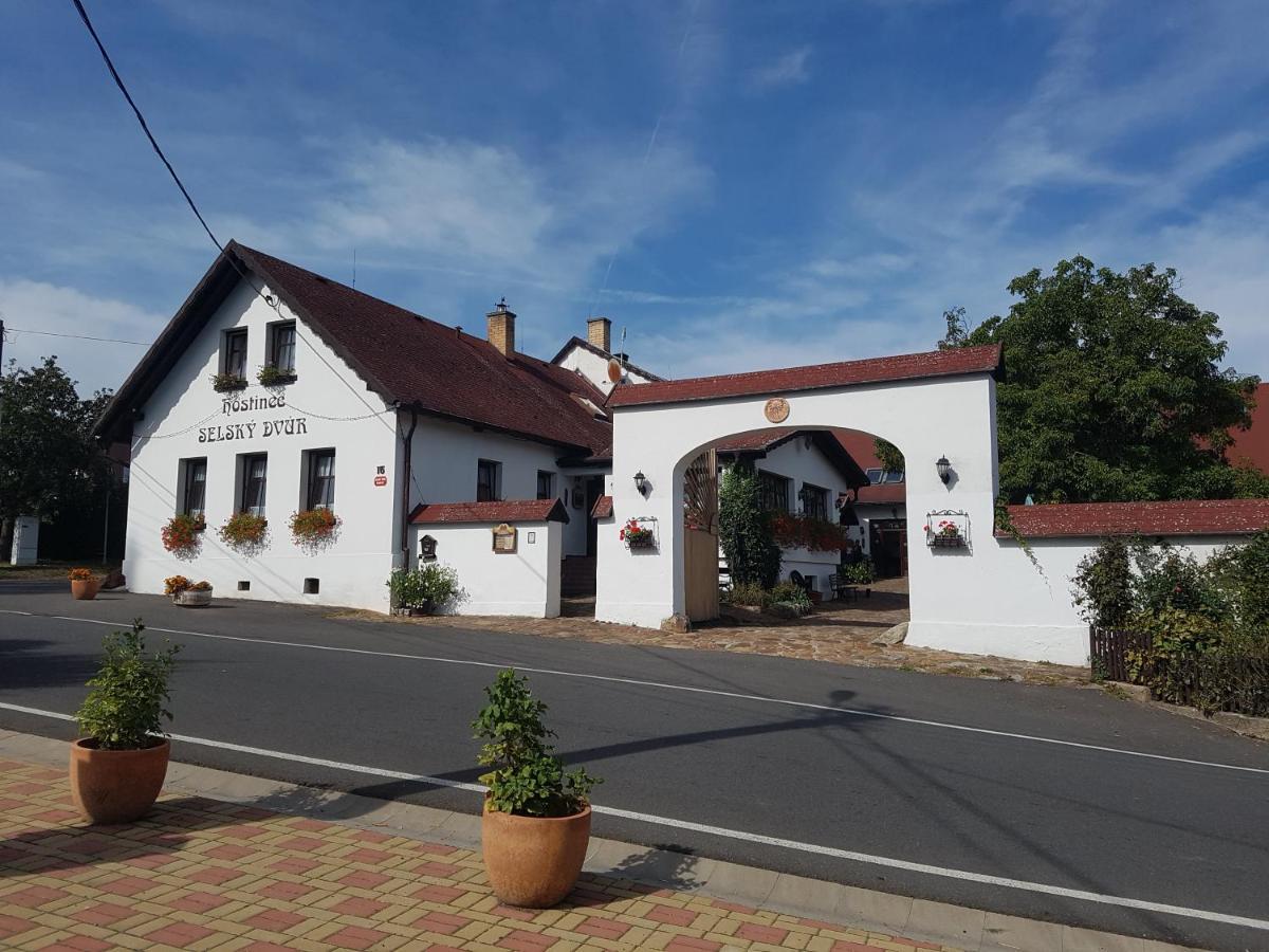 Hostinec Selsky Dvur Zbiroh Εξωτερικό φωτογραφία